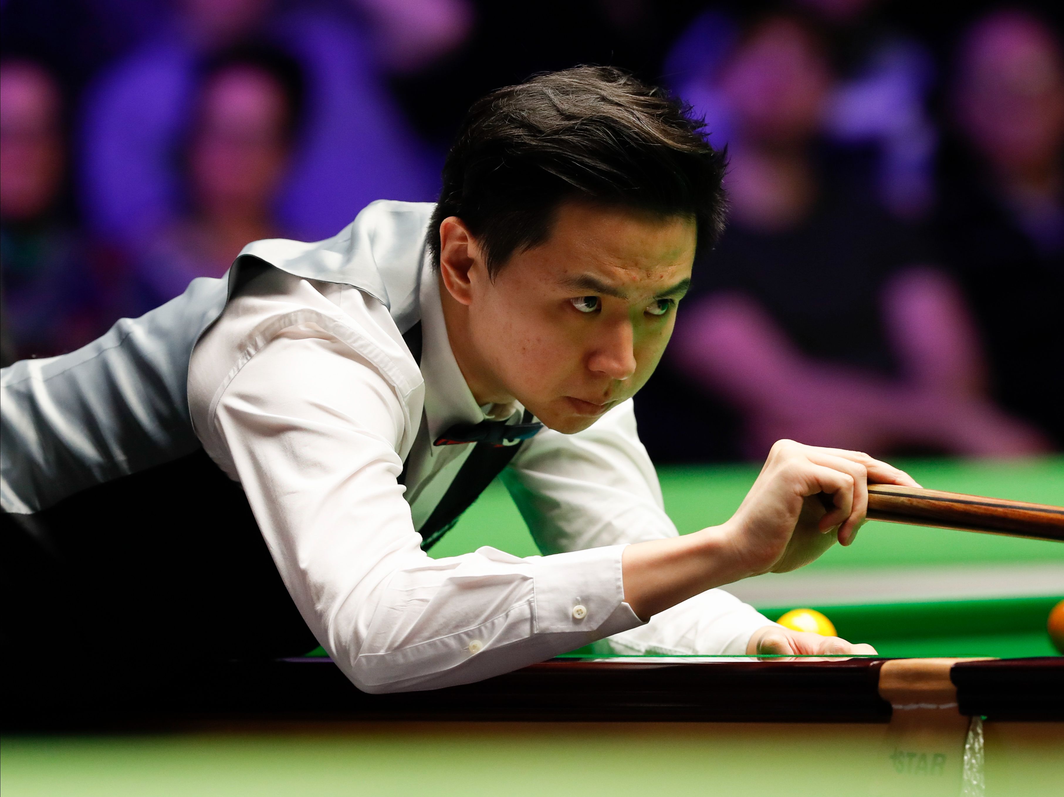 通过她的努 通过她的努